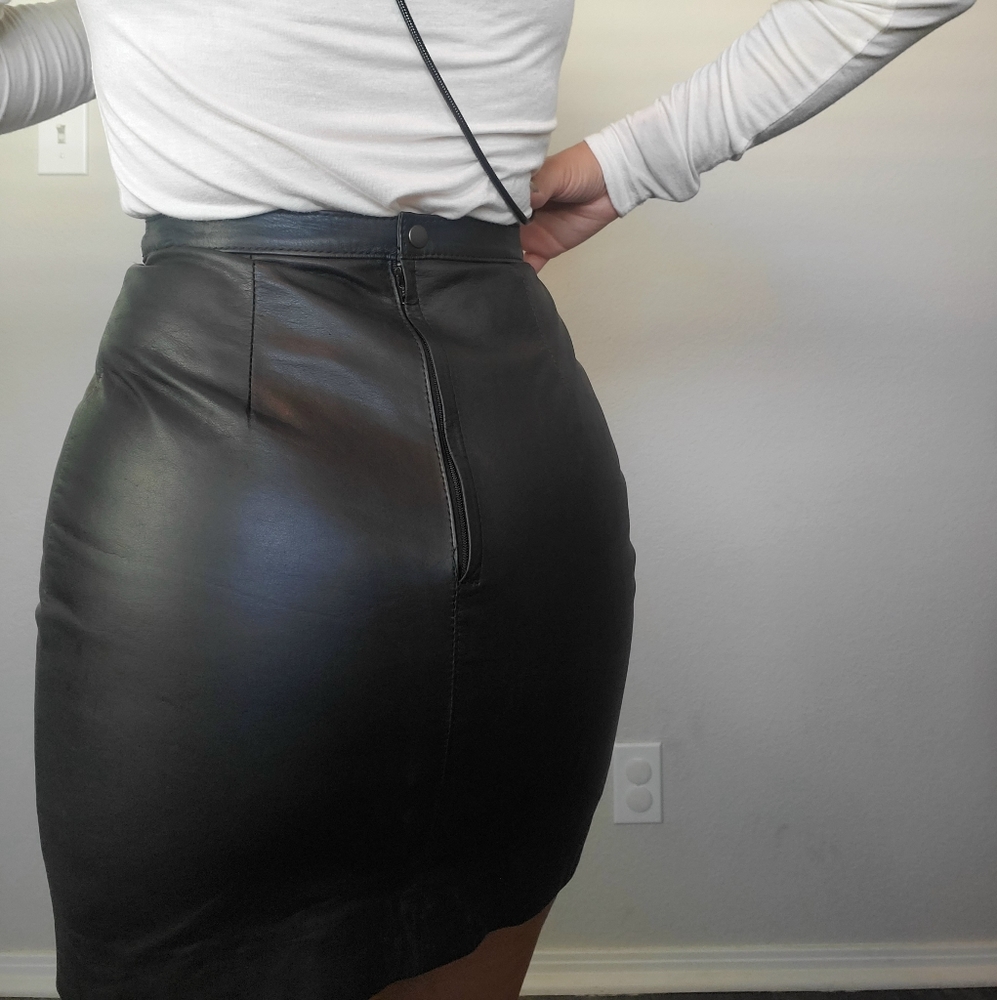 Leather - Picture 6 of 12